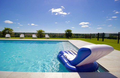 Availles-Limouzine Cottage | VéloGîtes - Entire building, the perfect place for family get-togethers?