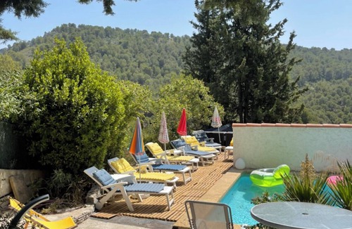 Carnoux-en-Provence Villa | Very nice air-conditioned villa for rent. 6 km away from Cassis. Very large pool
