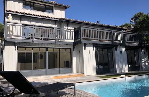 Pyla-sur-Mer Villa | Very nice beach villa with swimming pool in the pine trees seen basin