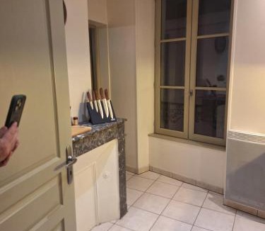 Saintes Apartment | Victor Hugo - Hyper centre 2 chambres