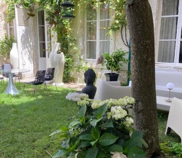Centre Ville Villa | Vieille rose