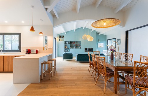 Sainte-Marie-de-Re Villa | Villa, 10 pers, in the heart of the village in a quiet street, heated swimming pool in summer
