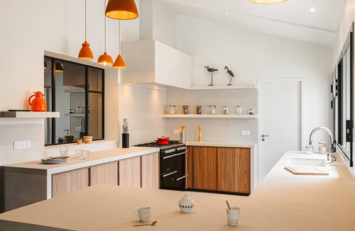 Sainte-Marie-de-Re Villa | Villa, 10 pers, in the heart of the village in a quiet street, heated swimming pool in summer