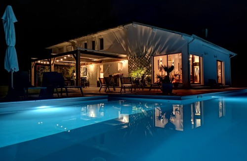 Bayonne Villa | Villa 230m² Avec Couloir de Nage et Grand Jardin