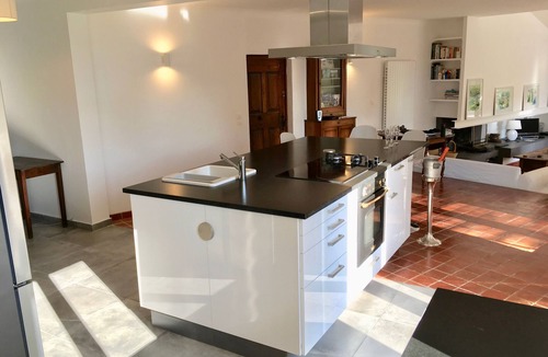 Est Villa | Villa 300m2 4km from Aix, 4 bedrooms, 3 bathrooms, quiet and countryside Heated pool