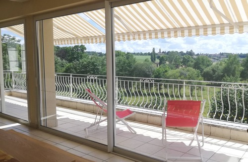 Montbron Villa | Villa 4 Avec Vue, Piscine et Parc de Château