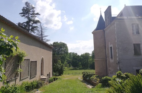 Montbron Villa | Villa 4 Avec Vue, Piscine et Parc de Château