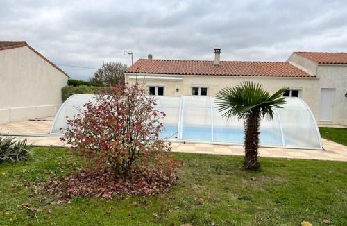 Saint Froult Villa | Villa accueillante à Saint-Froult avec piscine privéeB