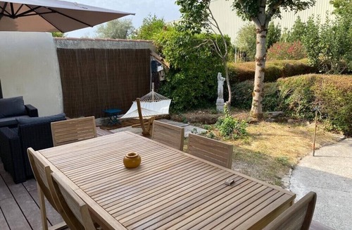 Aytre House | Villa au Calme Dans un Écrin de Verdure