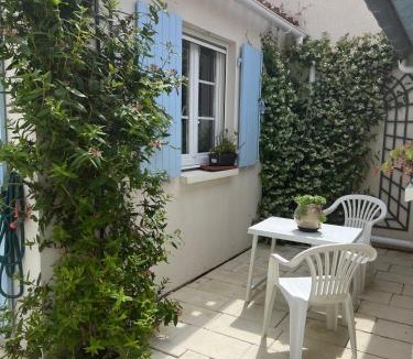 Saint-Trojan-les-Bains Villa | Villa avec Piscine chauffée et parc arboré située à 100 m de la Plage et Forêt sans vis à vis