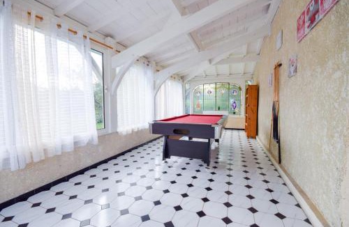 Sabres House | Villa avec piscine et billard