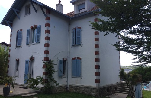 Bayonne Villa | Villa Avec Piscine sur les Hauteurs de Bayonne, et à 10 Minutes des Plages!