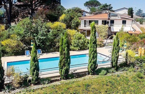Bobolino House | Villa Begonia: A charming two-story apartment that is part of a villa located on top of a small hill, with Free WI-FI.
