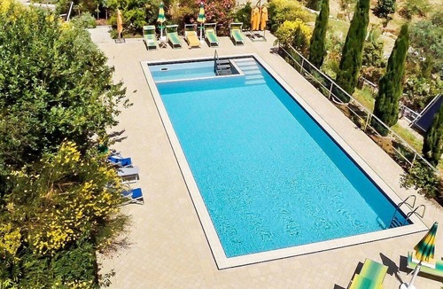 Bobolino Villa | Villa Begonia Grande: A charming two-story apartment that is part of a villa located on top of a small hill, with Free WI-FI.