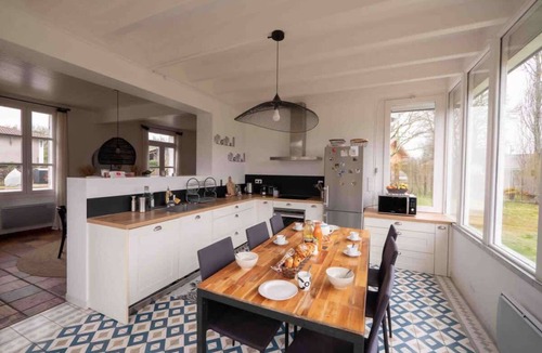 Salles House | Villa charmante pour 9 avec piscine chauffee