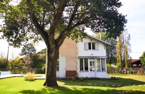 Salles House | Villa charmante pour 9 avec piscine chauffee