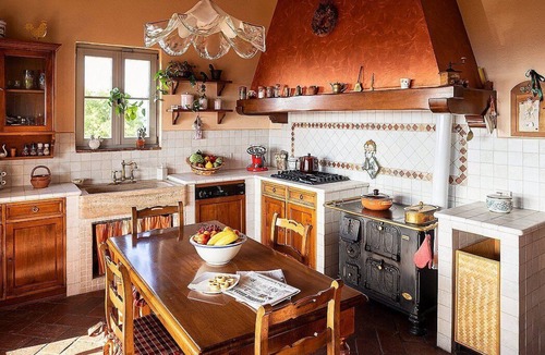Montelupo Fiorentino House | Villa Collarina B: An elegant and welcoming two-story ancient tuscan country house surrounded by the greenery, with Free WI-FI.