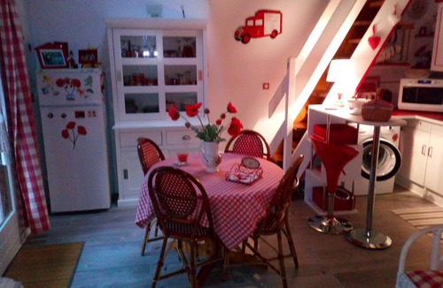 Les Mathes Villa | Villa comfort, 300 m from the center, enclosed garden in a private parking pinewood
