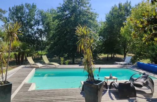 Soulignac Villa | Villa 'Entre Deux Mers' with Private Terrace, Wi-Fi and Air Conditioning
