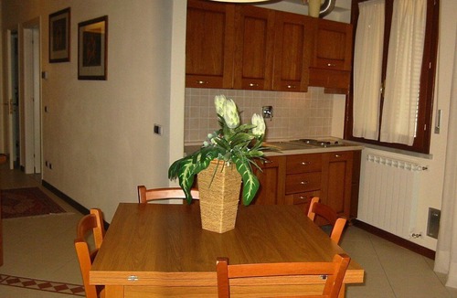 San Baronto House | Villa Floriana F: An elegant and welcoming apartment immersed in a splendid landscape, in the heart of a wonderful little town, with Free WI-FI.