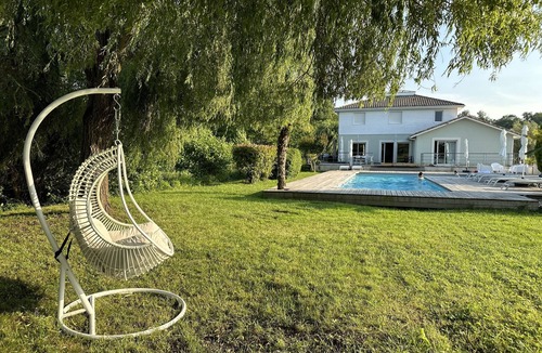 Genissac Villa | Villa for 10 persons near Saint-Emilion & Bordeaux