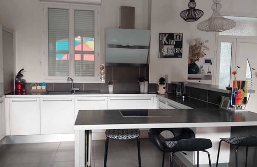 Saint-Vincent-de-Paul Villa | Villa for 10 Guests with Pool, Surrounded by Trees, Just 15 Min from Bordeaux