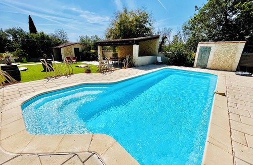 Port-Saint-Louis-du-Rhone House | Villa with beautiful master suite and beautiful garden pool