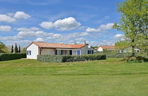 Vasles Villa | Villa in France with Pool and Private Garden