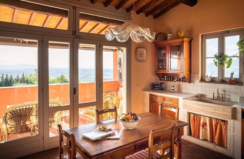 Montelupo Fiorentino Villa | Villa in Montelupo Fiorentino with 6 bedrooms sleeps 11