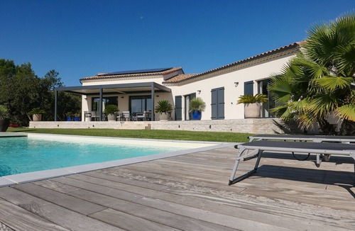 Saint-Restitut Villa | Villa Noélisa, heated swimming pool, view of the Ventoux