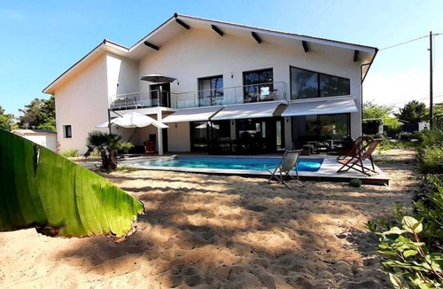Labenne-Ocean Villa | Villa Océandes: feet in the sand, 300 m from the ocean, 12 people, swimming pool