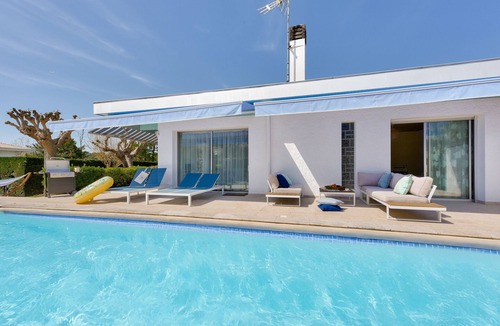 Taussat Villa | Villa on the Port of Taussat with swimming pool