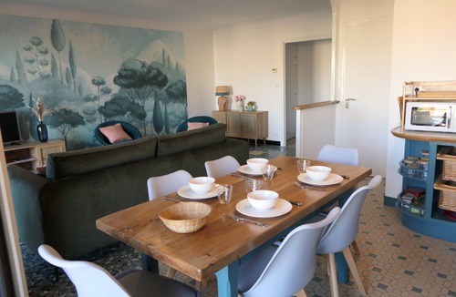 Villeneuve-sur-Lot Apartment | Villa Sixty, Apartment in the heart of the Bastide with exceptional view of the lot!