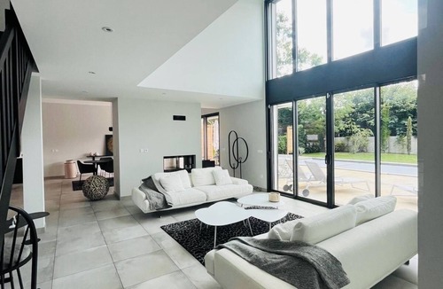 Cestas Villa | Villa Soléa*Family villa with swimming pool, large garden for 10 people in Pessac