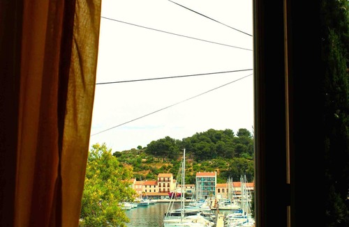 Saint-Mandrier-sur-Mer Villa | Villa with spectacular view overlooking port and bay of Toulon