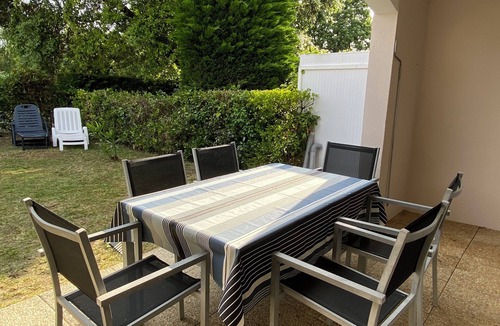 Saint-Palais-sur-Mer Villa | Villa with communal pool in St palais sur mer
