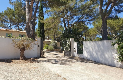Rousset House | Villa with heated pool facing the Sainte Victoire