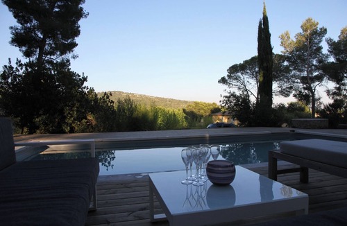 Eyguieres Villa | Villa with swimming pool for 10 people in the ALPILLES in a pine forest of 5000 m2