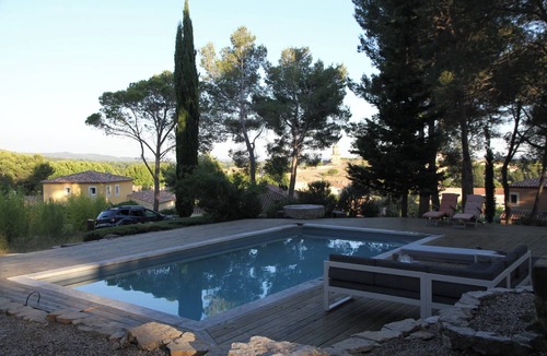 Eyguieres Villa | Villa with swimming pool for 10 people in the ALPILLES in a pine forest of 5000 m2