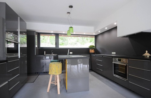 Soustons Villa | Villa/wooden house in the forest/Beaches 5km away - air-conditioned - sleeps 8/Spa pool