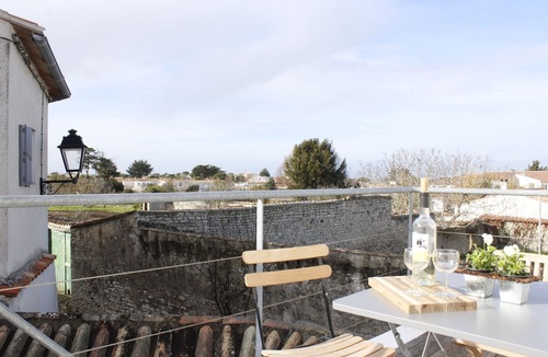 La Flotte House | Village house with outdoor spaces including terrace with sea view-Parking (*)