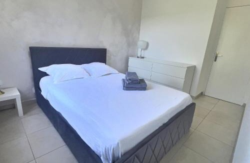 Cassis Apartment | Vista Calanques 6 personnes fibre piscine vu mer