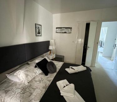 Excideuil Bed & Breakfast | Vue du Chateau Gite Studio