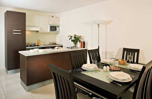 Mandelieu-La-Napoule Condo | Vue la mer! Appart climatisé, Piscine + Amarrage