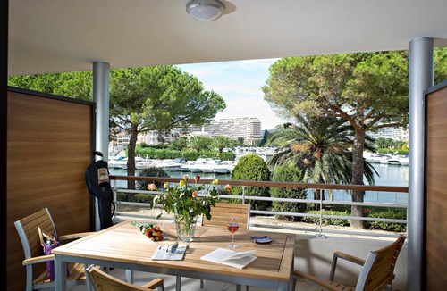Mandelieu-La-Napoule Condo | Vue la mer! Appart climatisé, Piscine + Amarrage