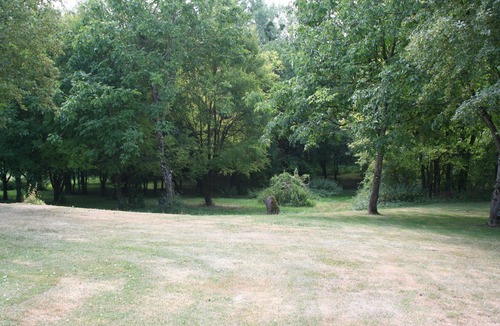 Pleumartin Cottage | Walnut Lodge, 1 bedroom traditional Gite in rural location