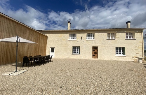 Gardegan-et-Tourtirac House | Welcome "Chai We"! Completely renovated house near Saint Emilion