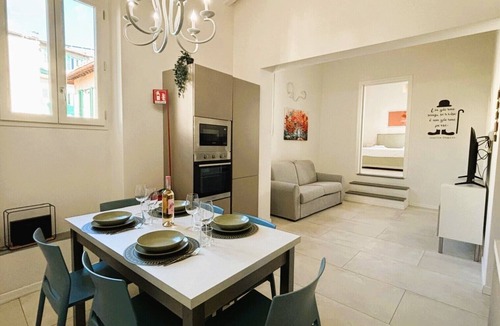 Isolotto Apartment | White Iris Apartment