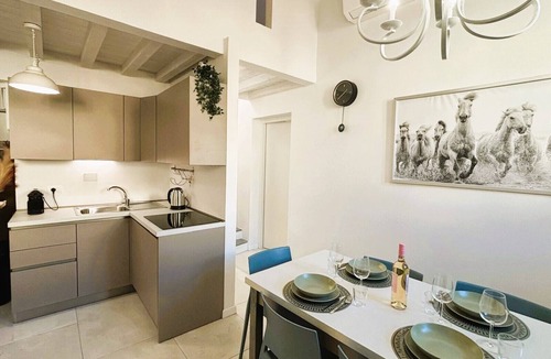 Isolotto Apartment | White Iris Apartment