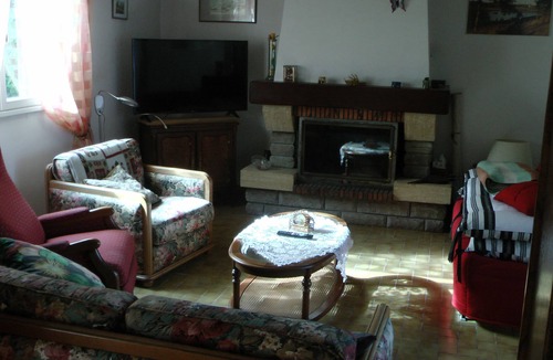Salon-la-Tour House | Whole house at the end of the road